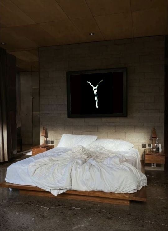 Cristo On The Bed